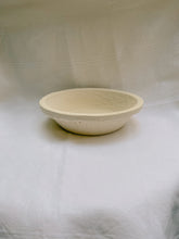 Load image into Gallery viewer, Round Plain Proving Banneton Basket 500g - Upper Internal ø 18cm (compressed wood pulp)